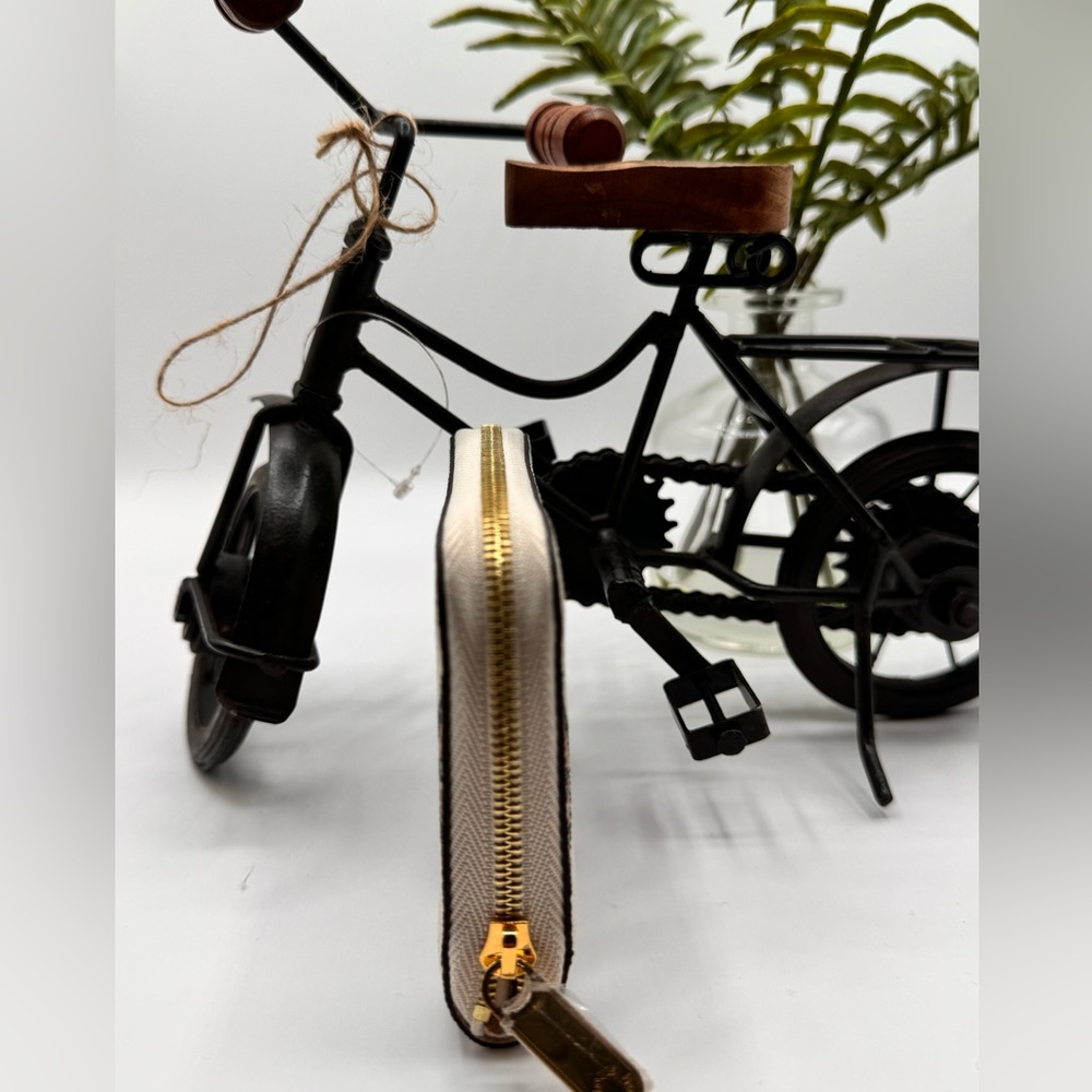 Louis Vuitton Wild at Hearts Collection Zippy Coin Case - Picture 3 of 6